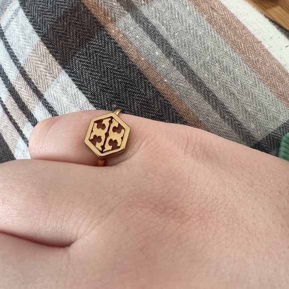 gold ring (Authentic) - Picture 2 of 3
